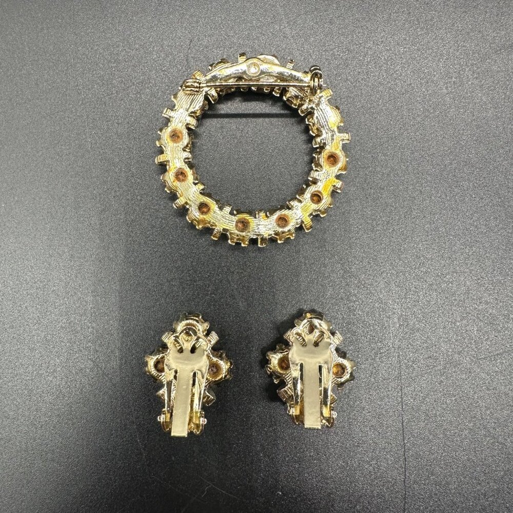 Vintage Blue Rhinestone Brooch Clip On Earrings Jewelry Set Wreath Gold Toned - Picture 4 of 8